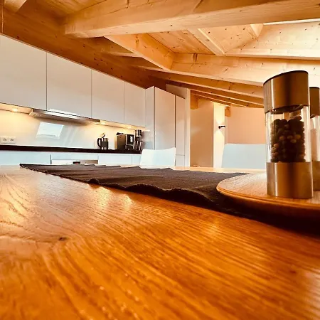 Alpenglueck Garmisch, Attic 公寓 加爾米施-帕滕基興