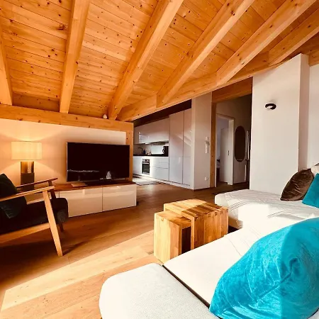 Alpenglueck Garmisch, Attic 公寓 *