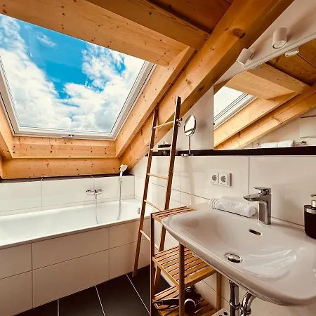 Alpenglueck Garmisch, Attic 公寓 *